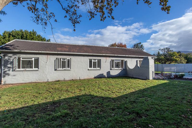 To Let 4 Bedroom Property for Rent in Constantia Western Cape